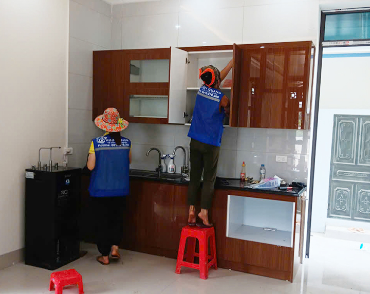 Vệ sinh nhà dân ở Tiên Sơn