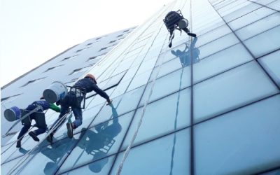 Làm sao để vệ sinh mặt dựng tòa nhà vừa an toàn, vừa hiệu quả?